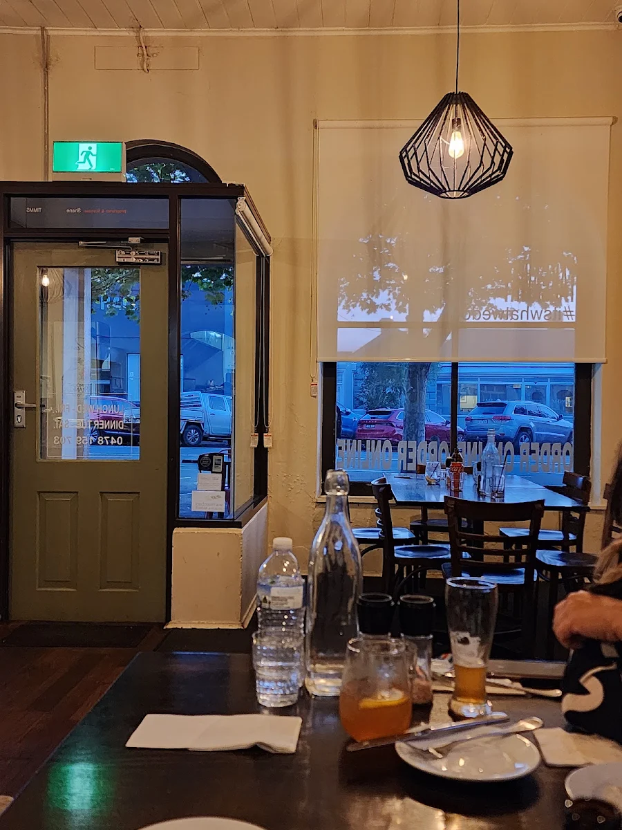 Vibe, Logans Cafe Restaurant