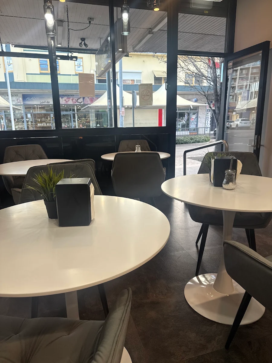 Vibe, Tarboosh Café
