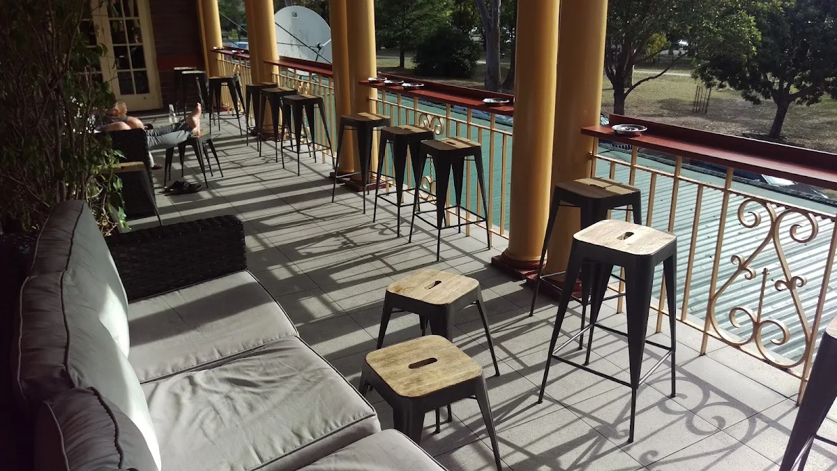 Vibe, Oatley Hotel