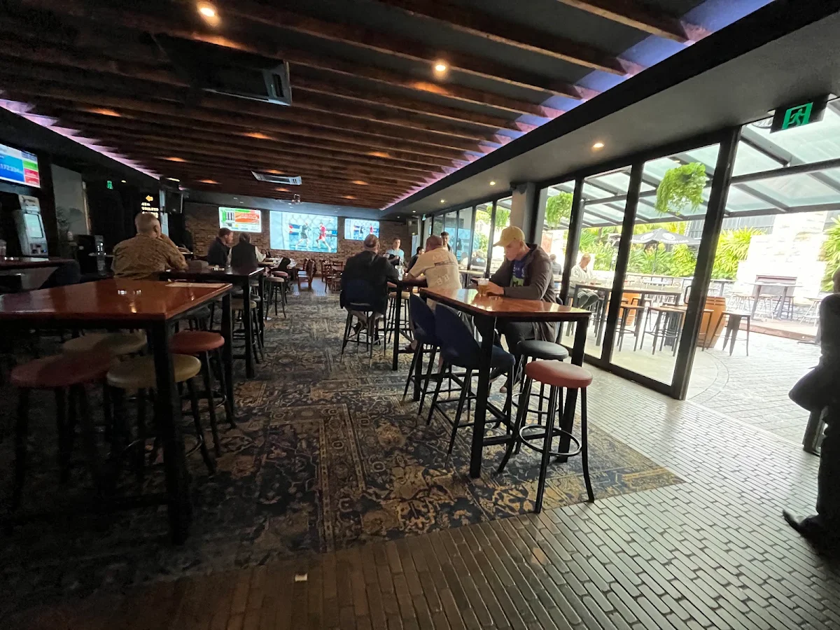 Vibe, Oatley Hotel