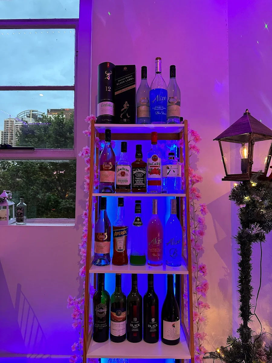Menu, Terry Bar