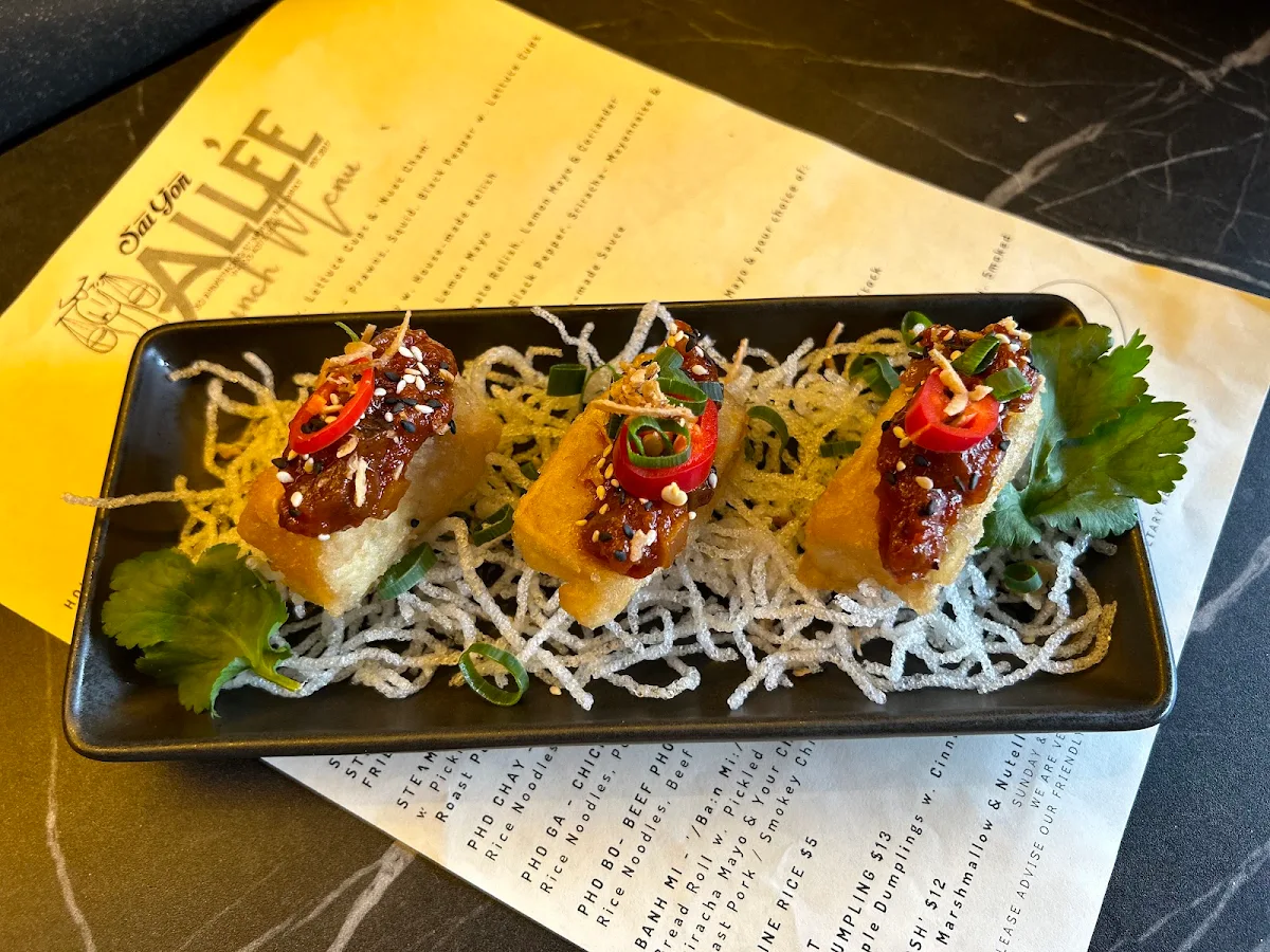 Menu, Saigon Allee