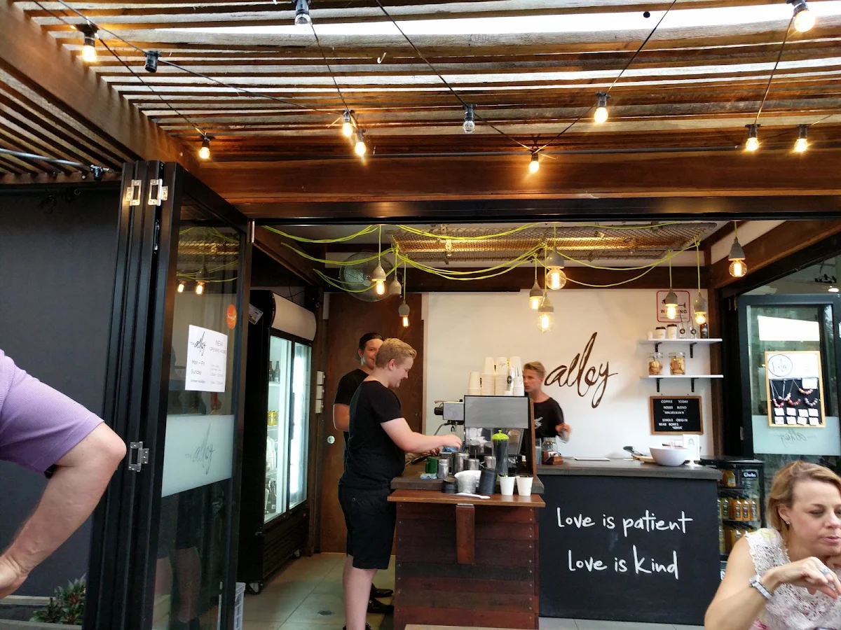 Vibe, The Alley
