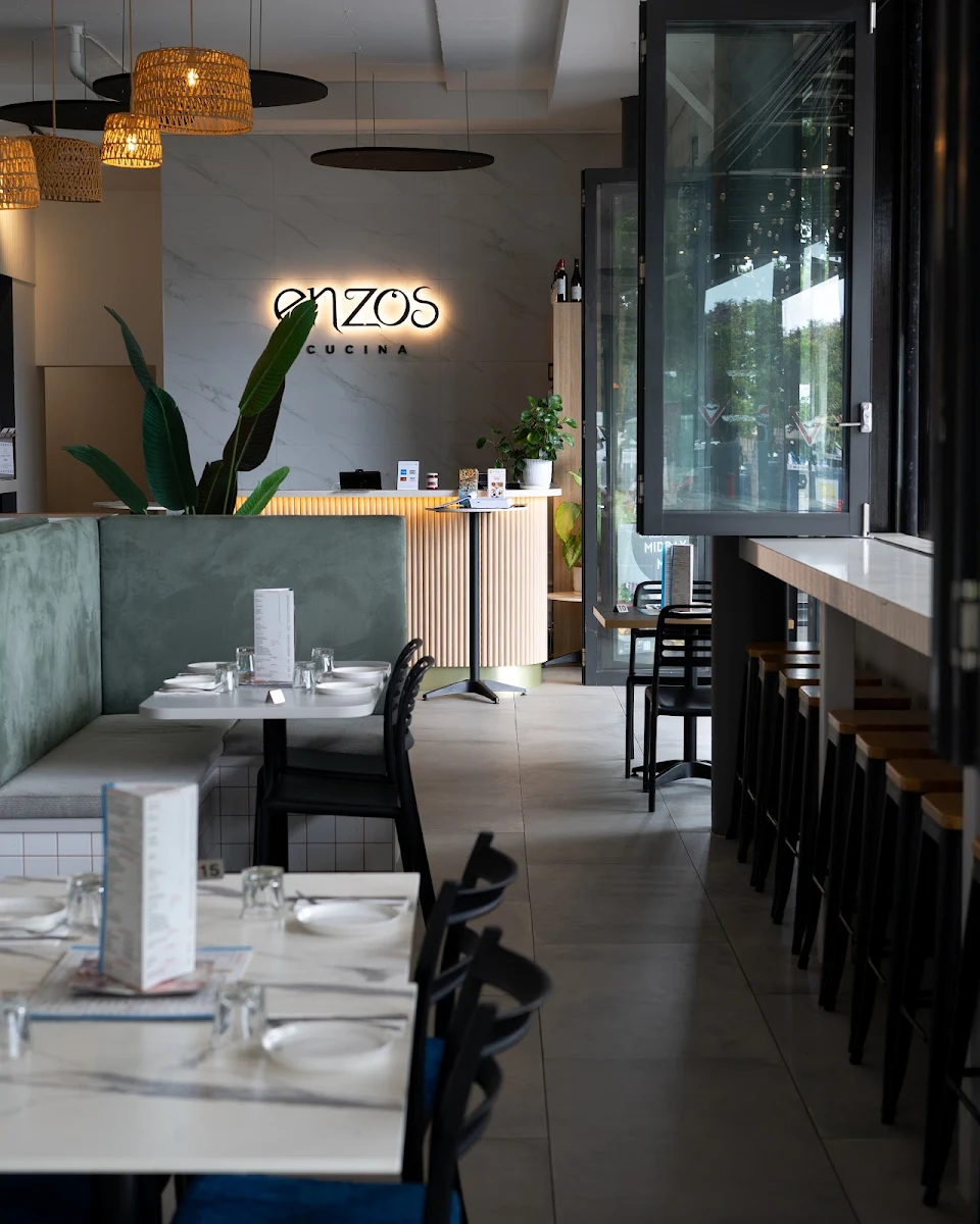 Vibe, Enzos Cucina Coomera