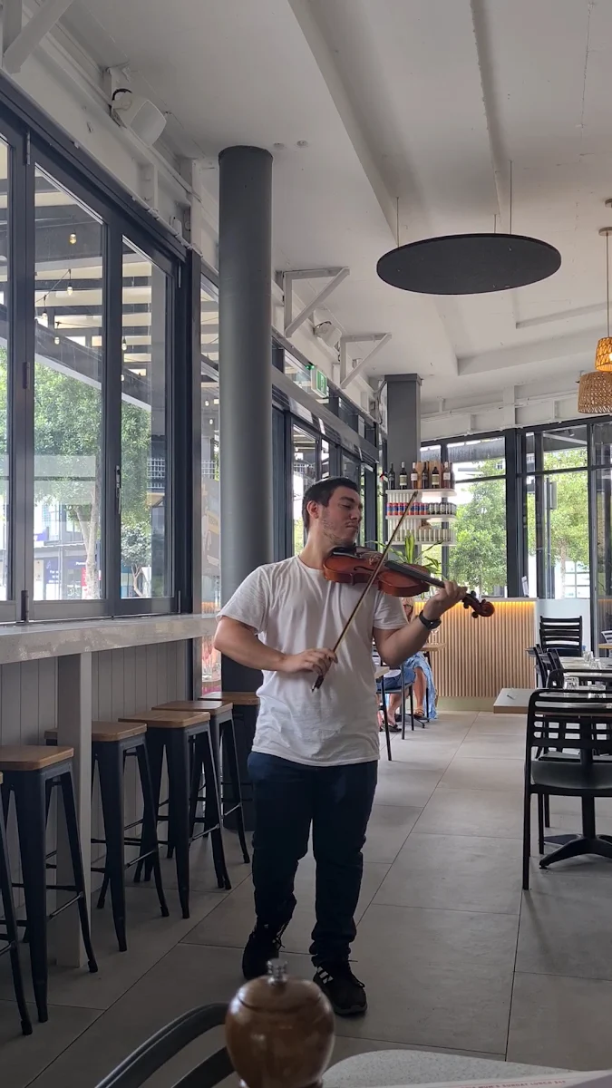 Vibe, Enzos Cucina Coomera