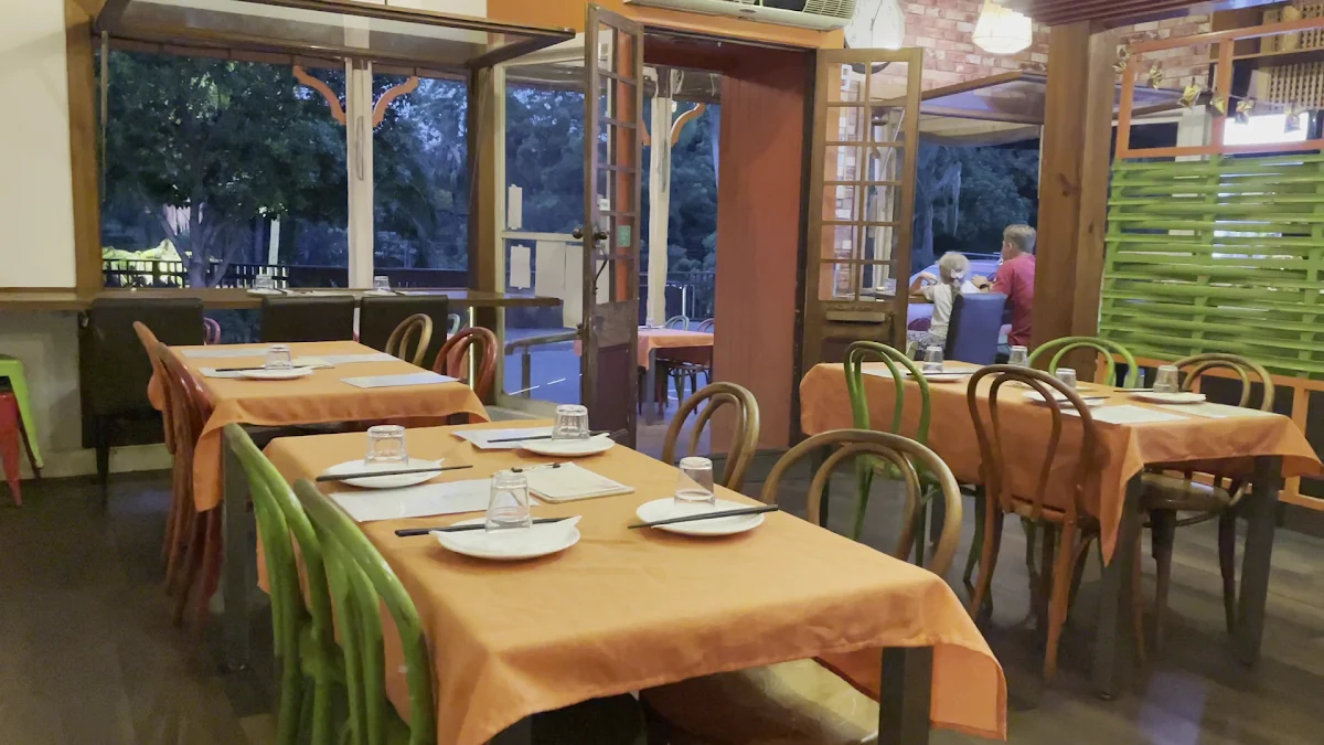 Vibe, Cafe de Orient