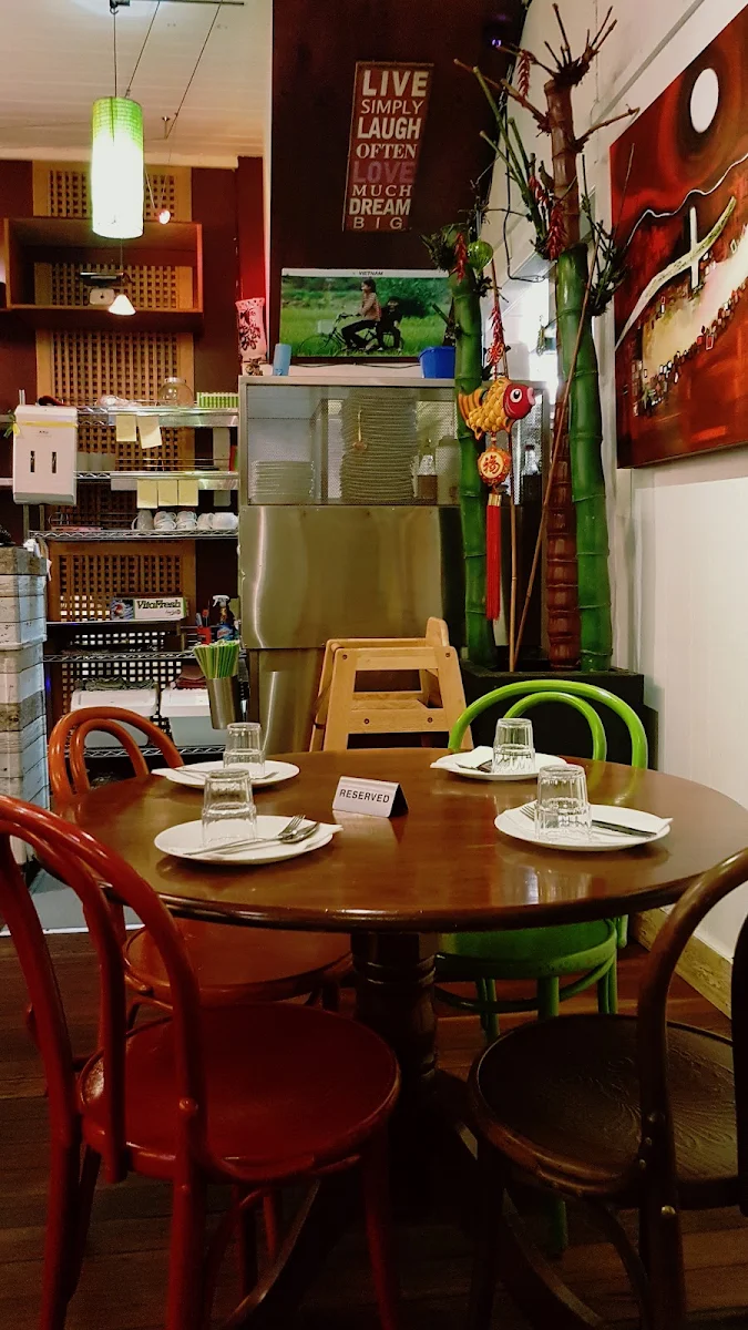 Vibe, Cafe de Orient