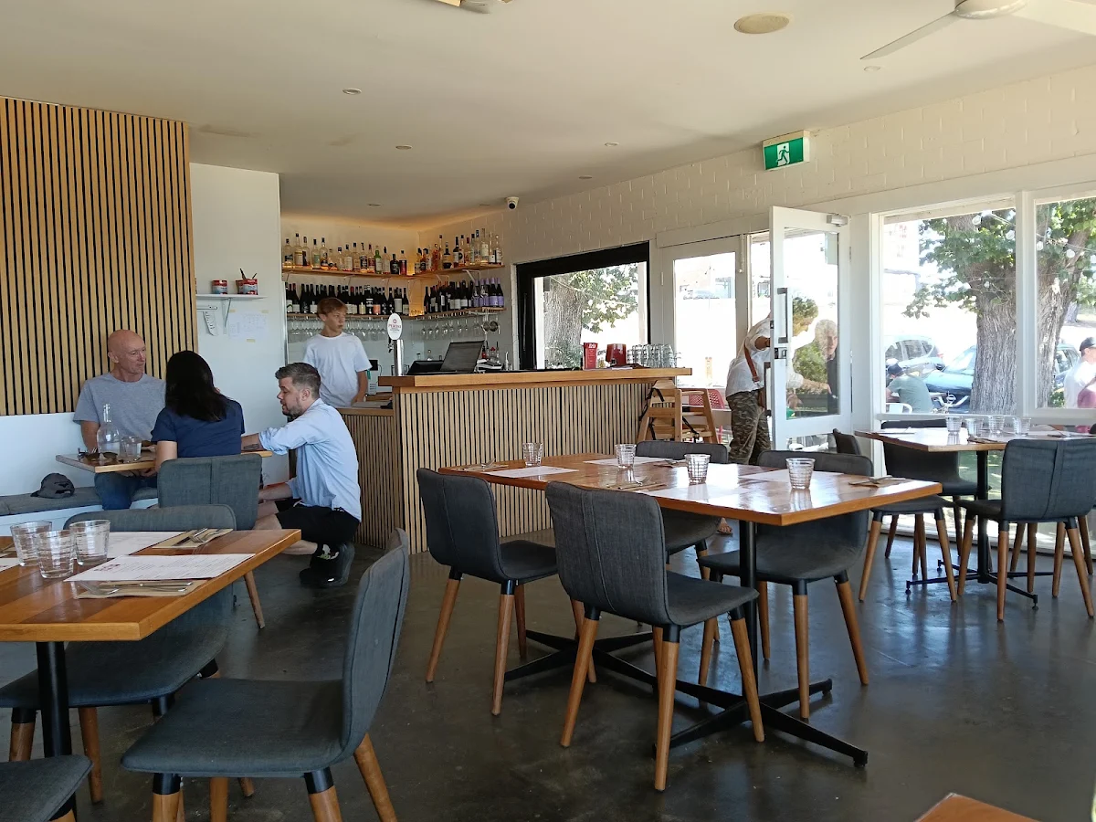 Vibe, Arlo Wine Bar