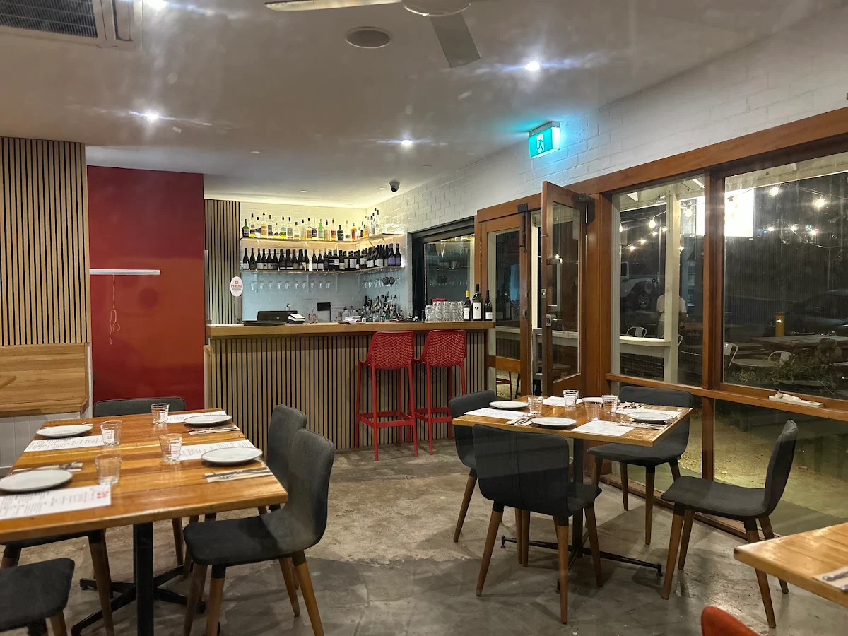 Vibe, Arlo Wine Bar