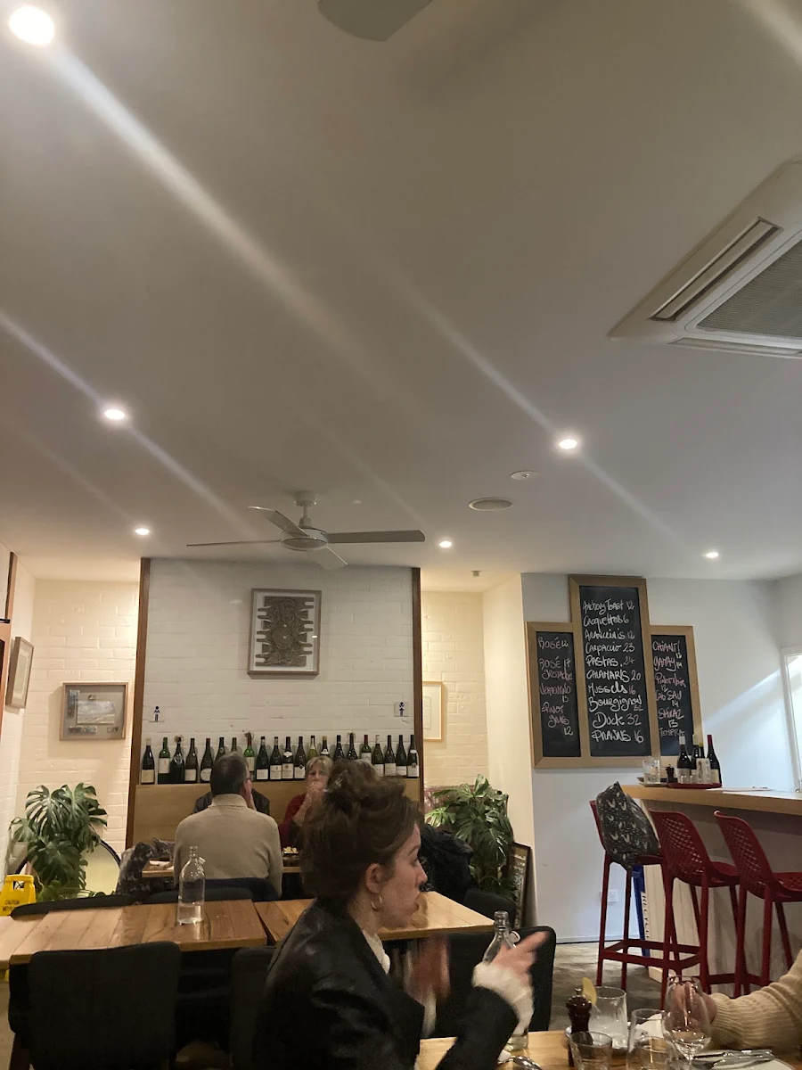 Vibe, Arlo Wine Bar