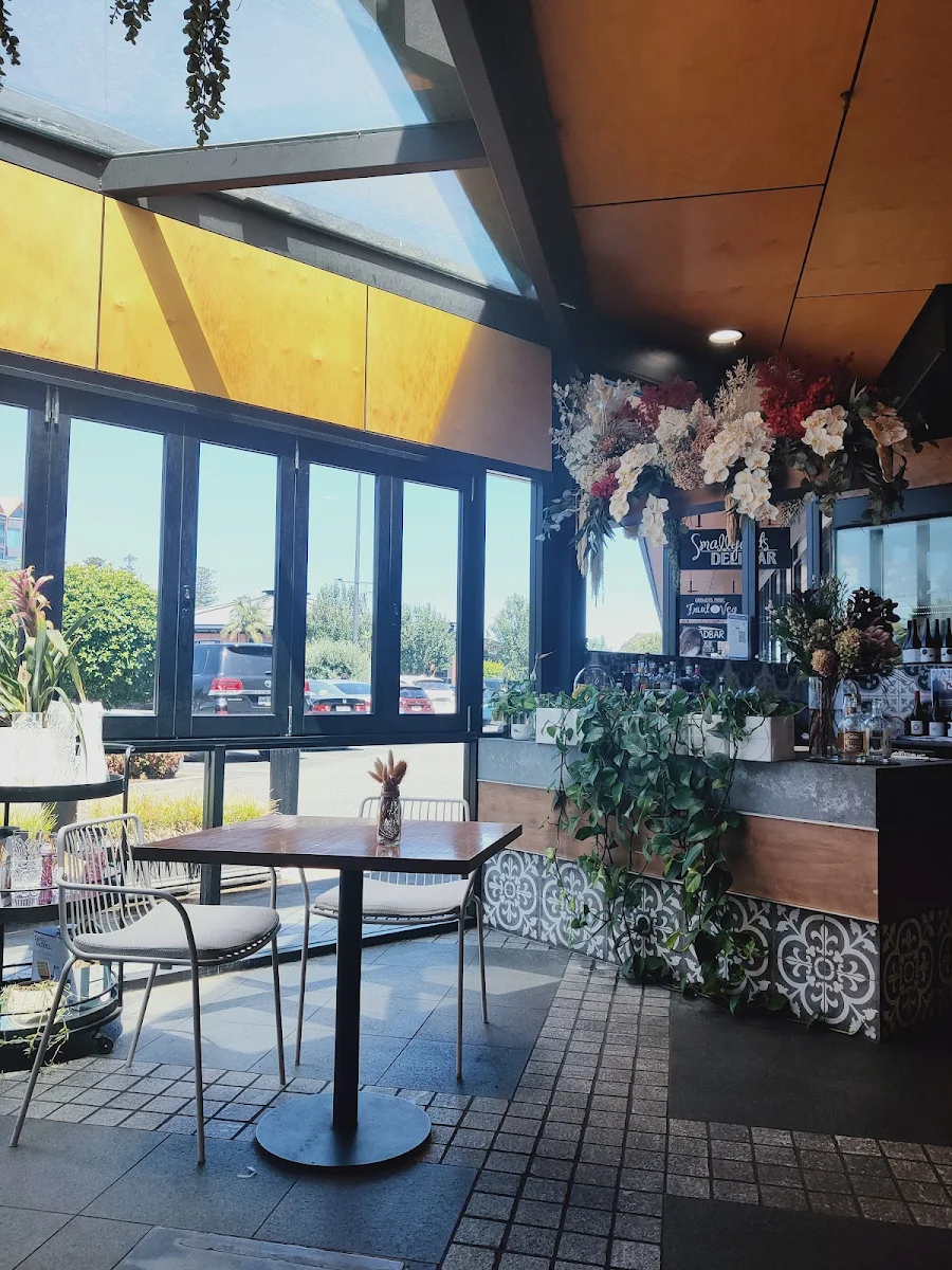 Vibe, Mr.Nick's Kitchen & Coffee Bar