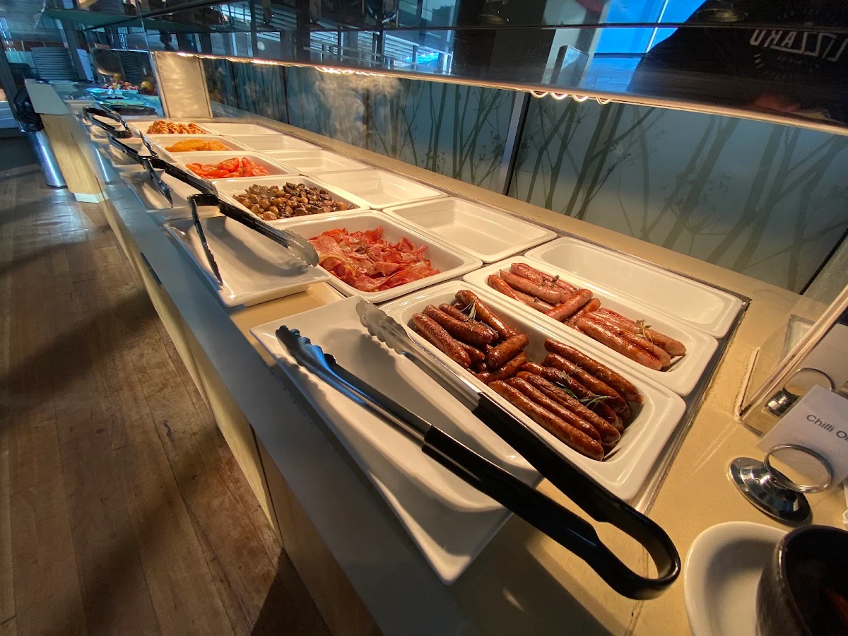 Vibe, Radius Restaurant
