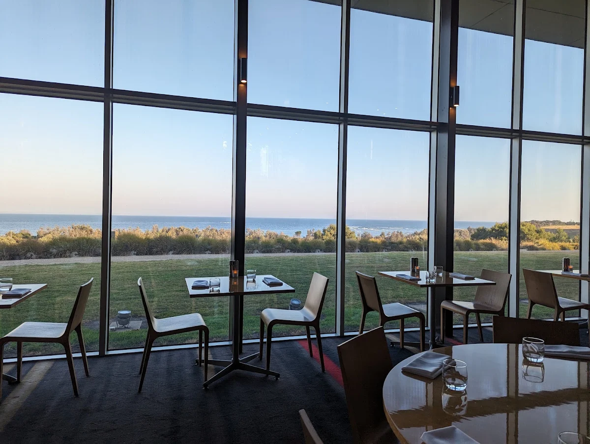 Vibe, Radius Restaurant