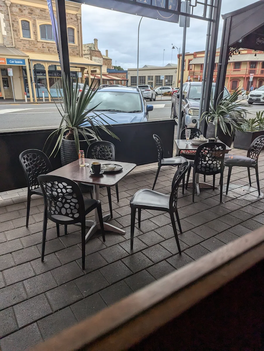 Vibe, Mash Café And Restaurant