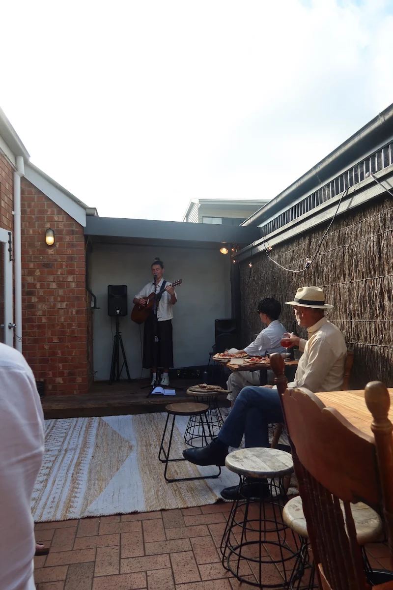 Vibe, The Local Metung