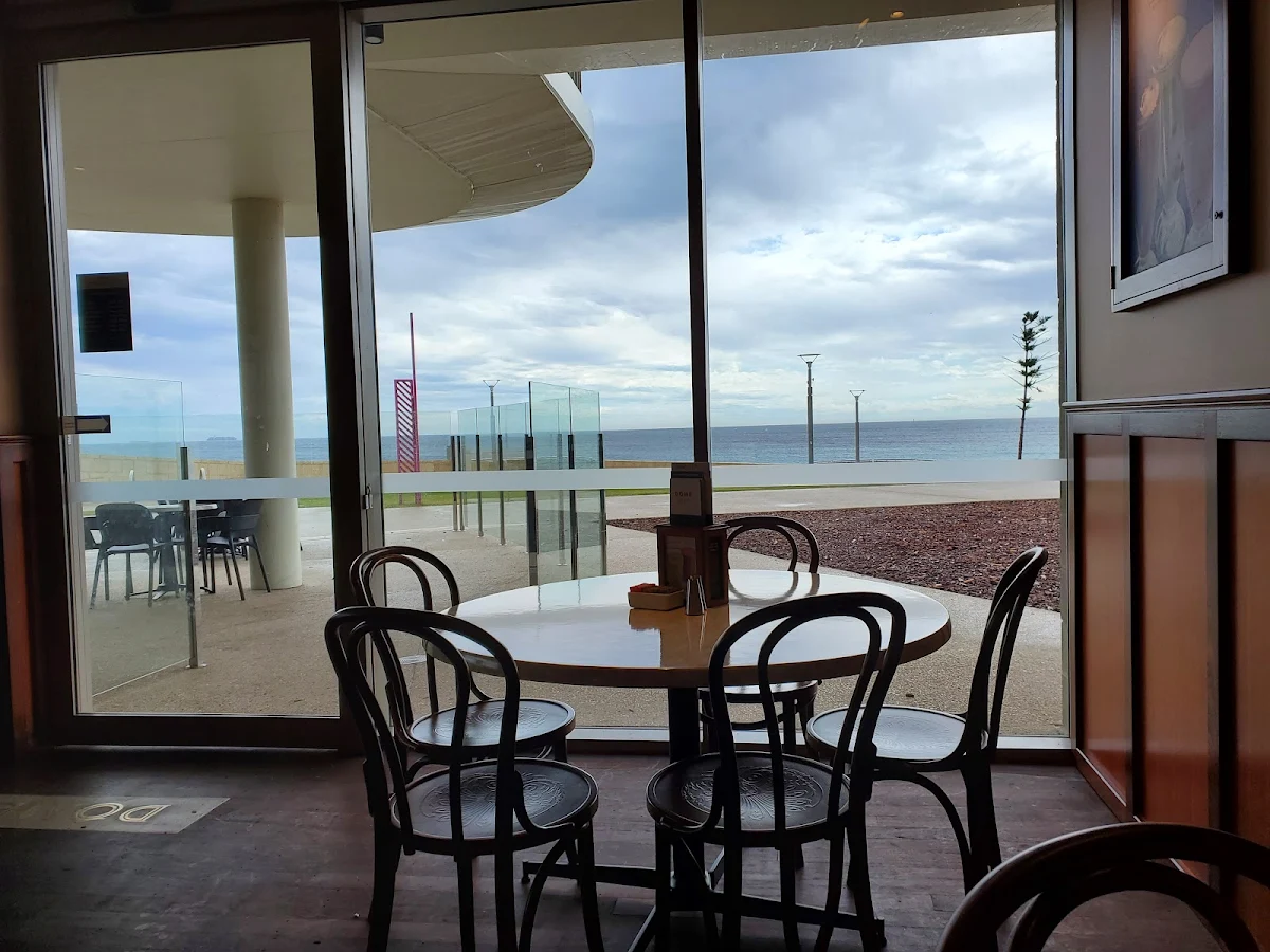Vibe, Dôme Café - Scarborough Beachfront