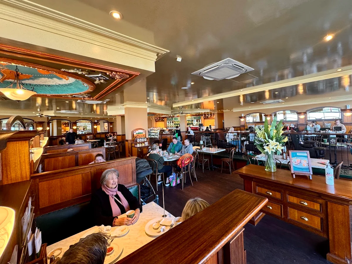Vibe, Dôme Café - Scarborough Beachfront