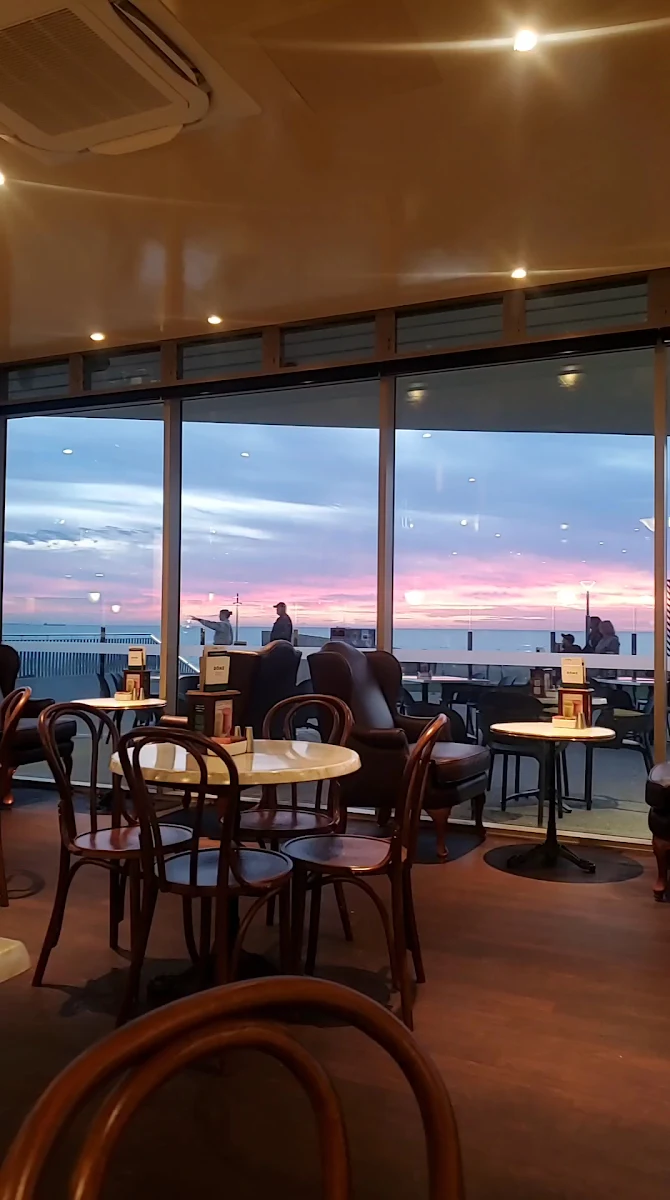 Vibe, Dôme Café - Scarborough Beachfront