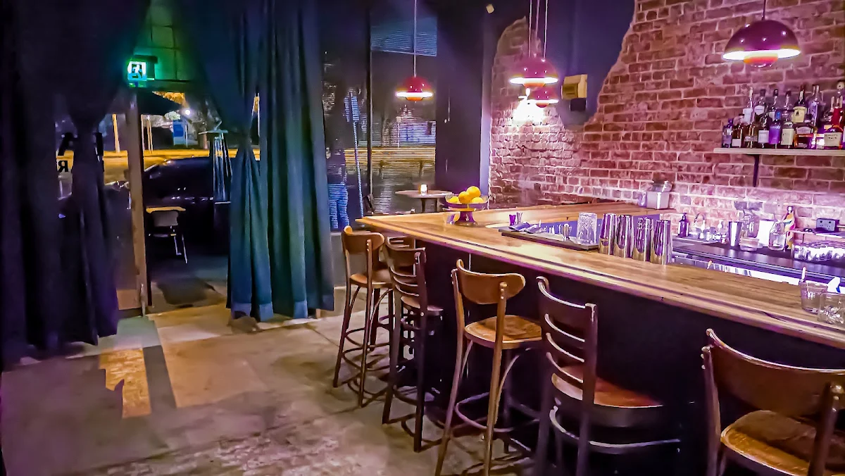 Vibe, Bar Nearby