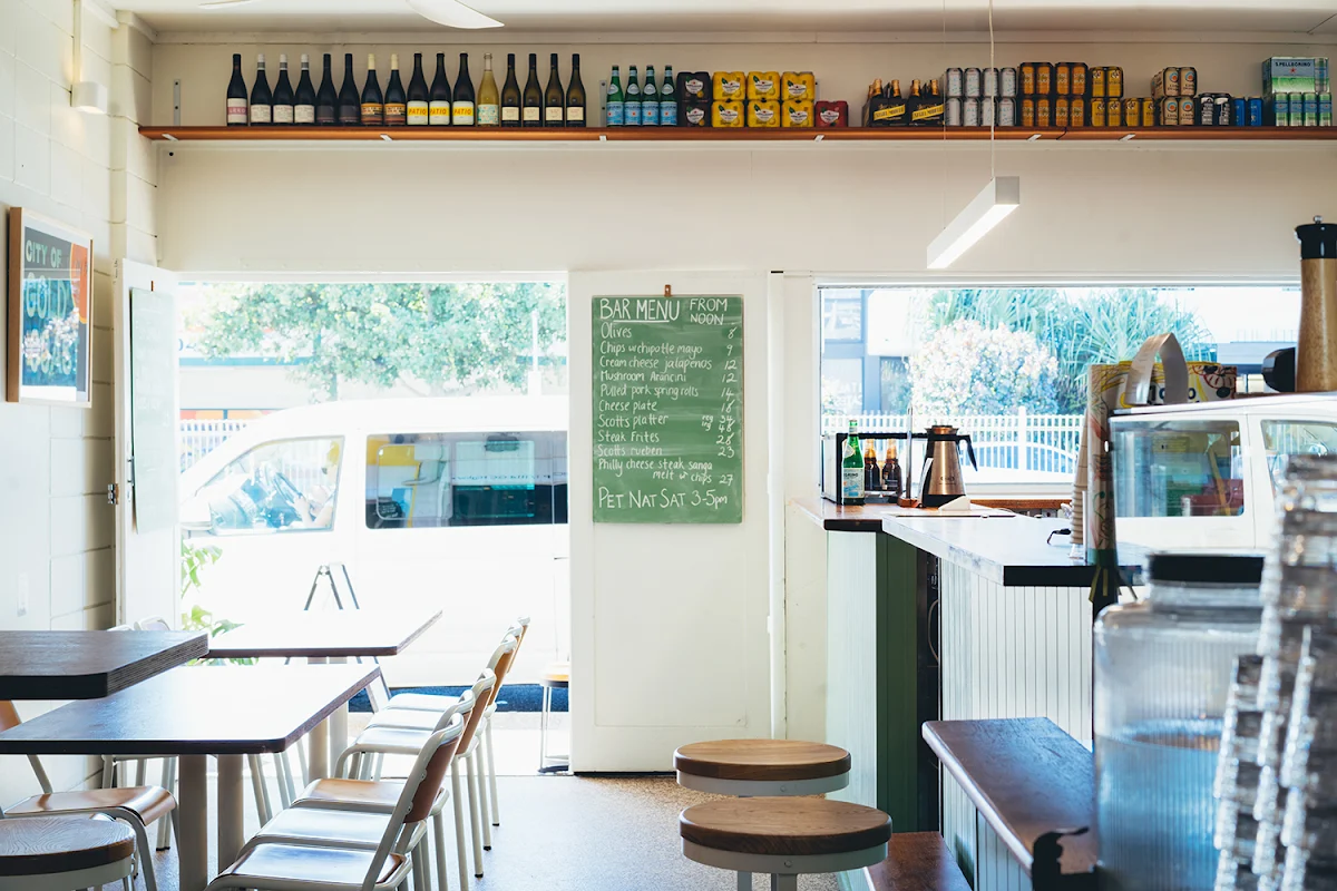 Vibe, Scott's Luncheonette & Bar