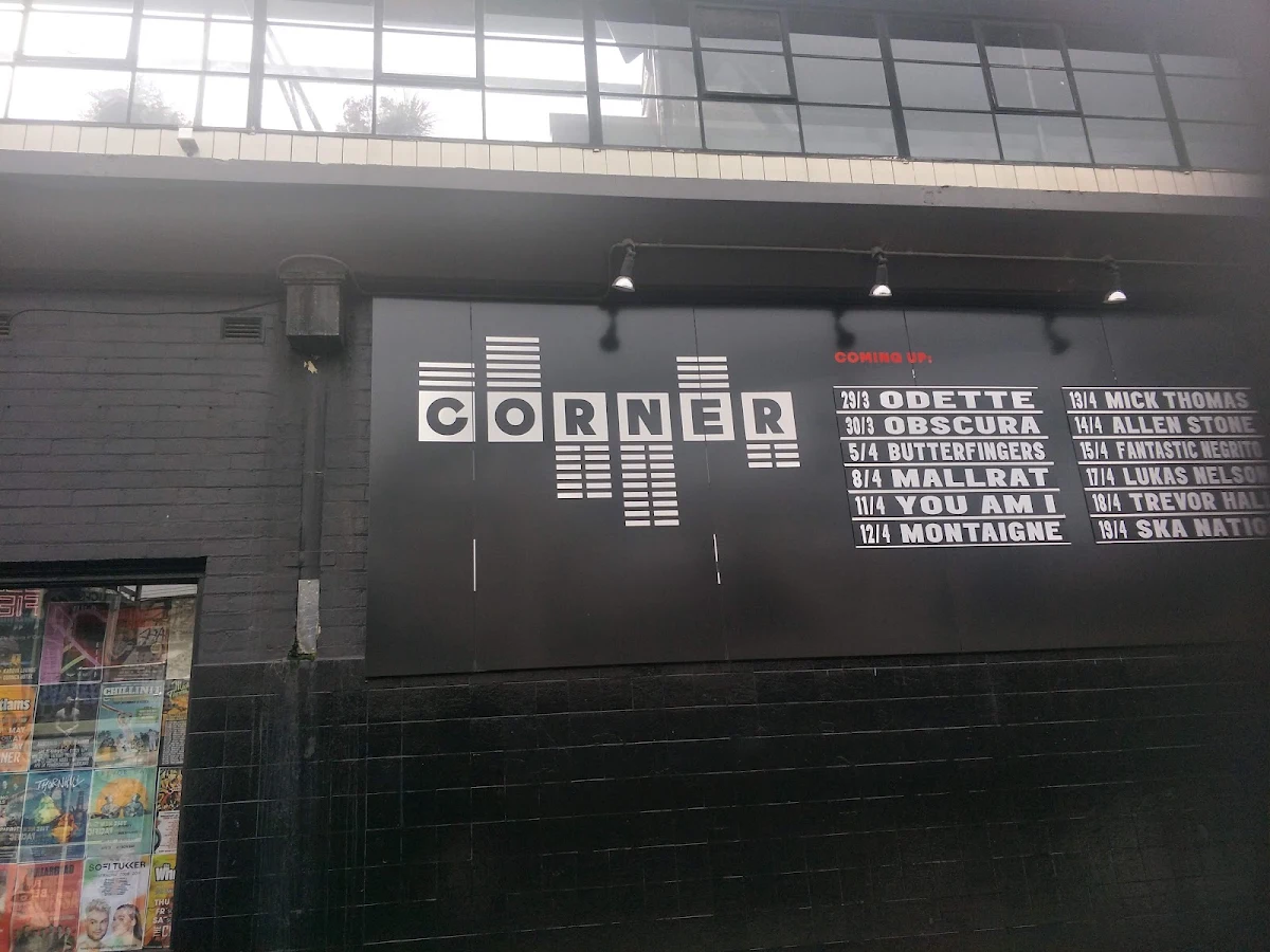 Menu, Corner Hotel