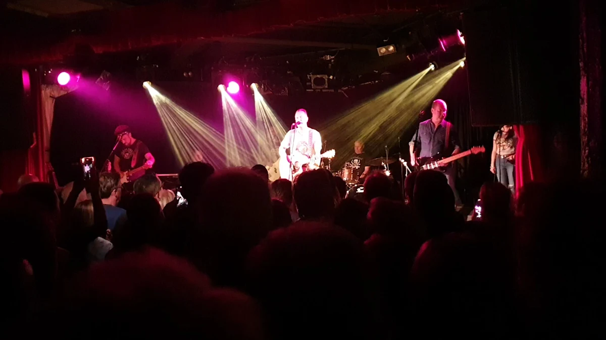 Vibe, Corner Hotel