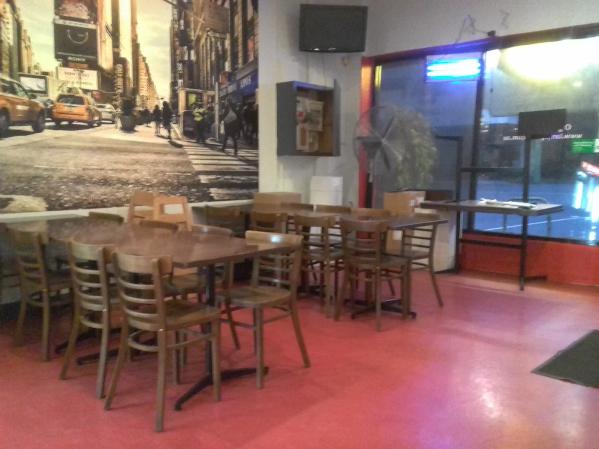 Vibe, Larry's Pizza