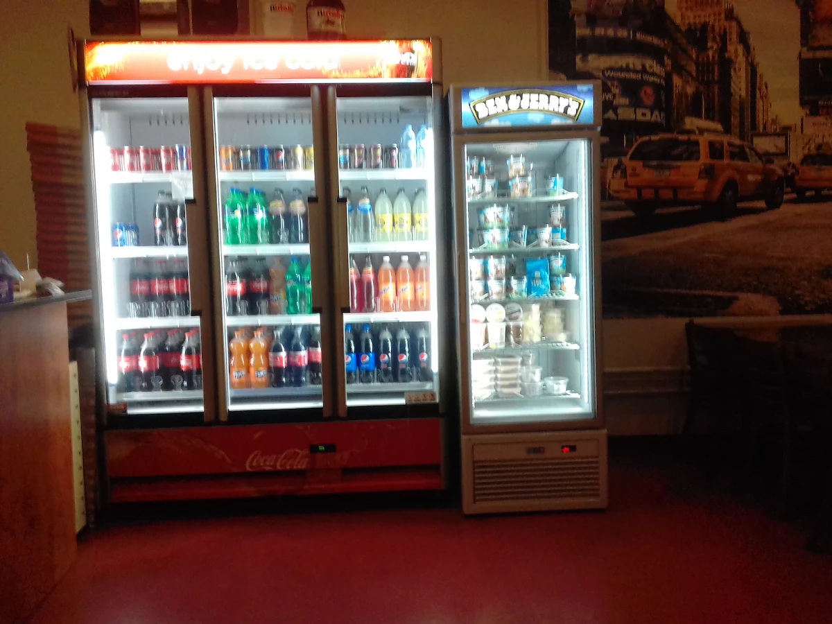 Vibe, Larry's Pizza