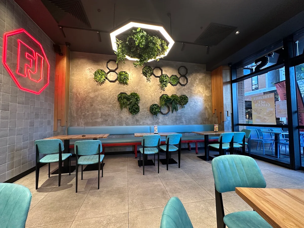 Vibe, FAT JAK'S / GET CLUCK'D MERRYLANDS
