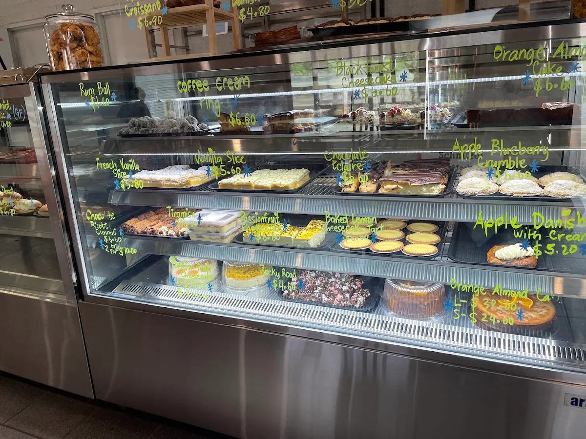 Vibe, Annie's Country Bakery