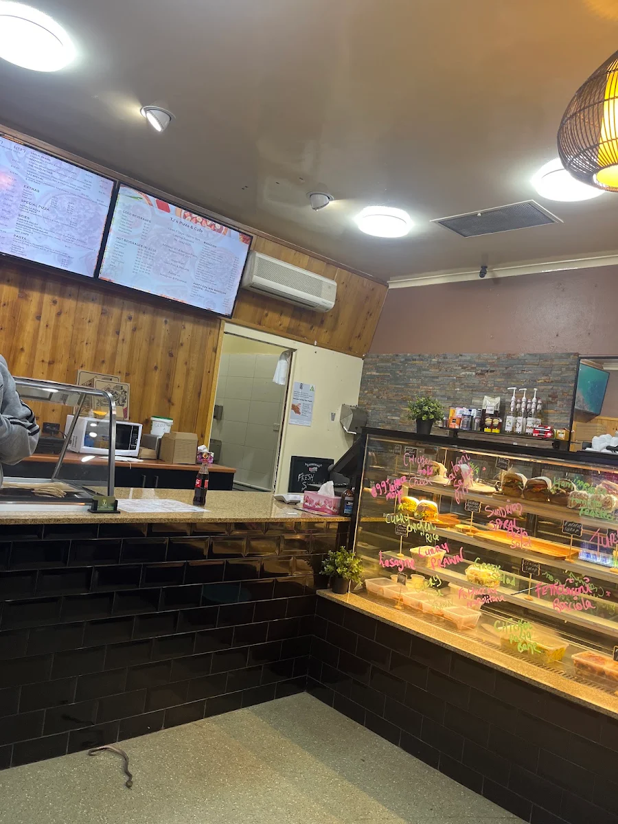 Vibe, TJ’s Pizza