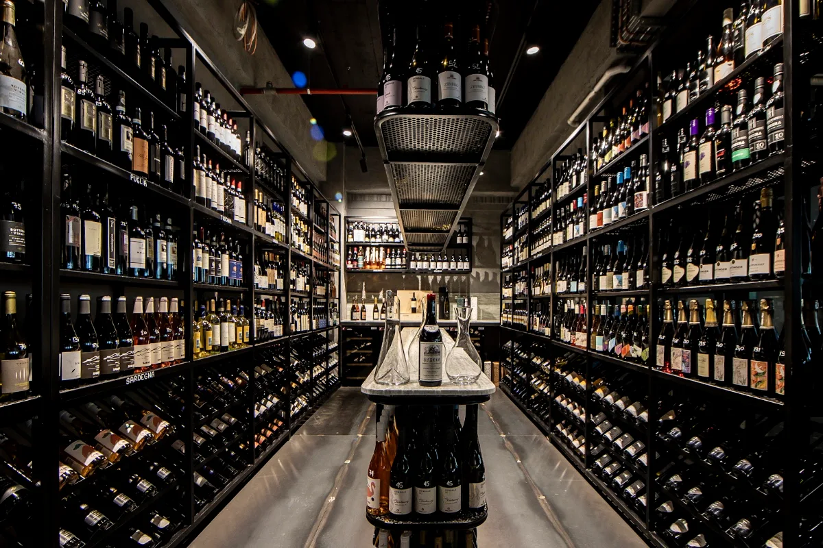 Vibe, L'Enoteca Wine Bar at Il Mercato Centrale