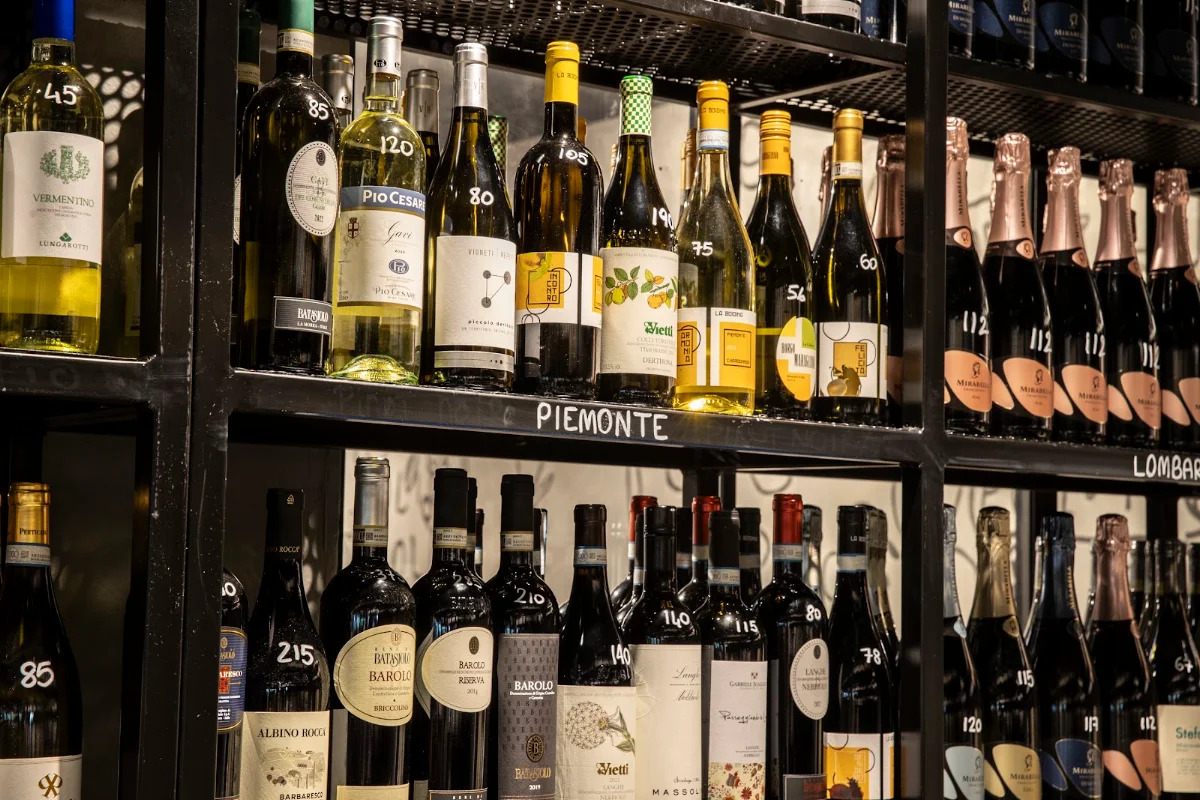 Vibe, L'Enoteca Wine Bar at Il Mercato Centrale