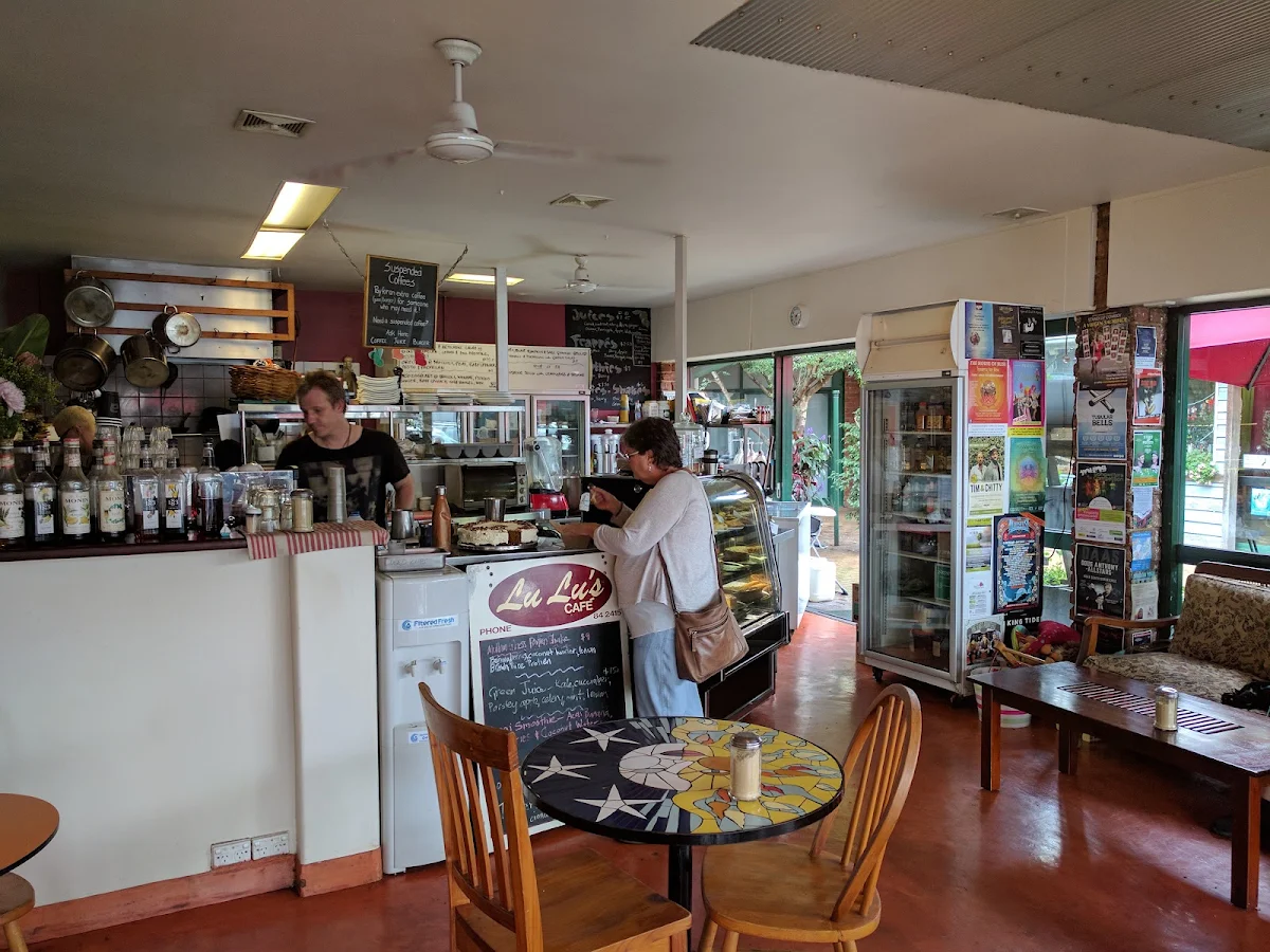 Vibe, Lulu's Cafe