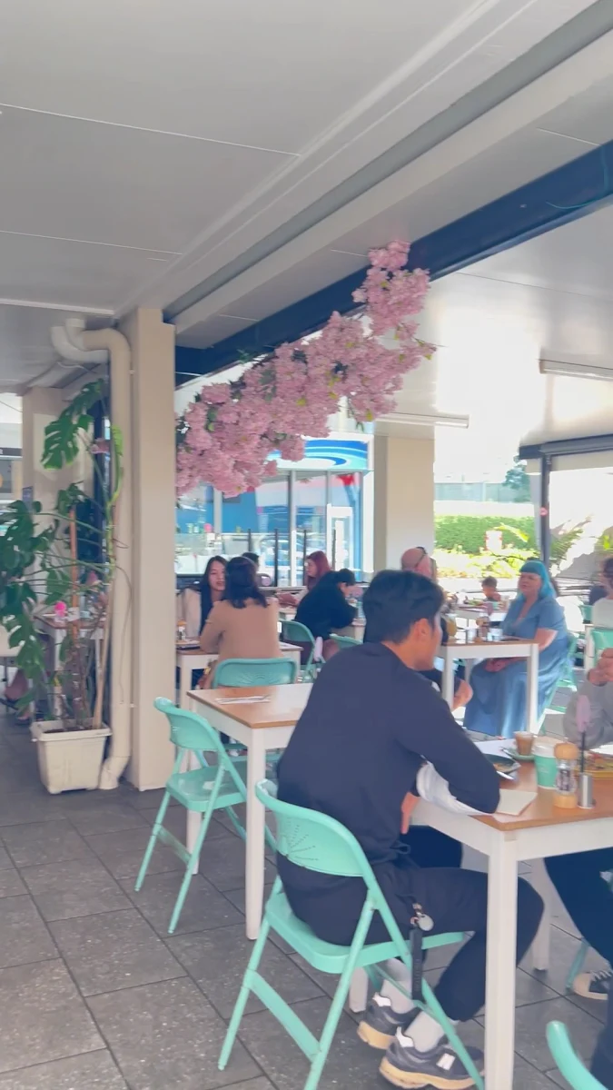 Vibe, Little Dreamer Cafe