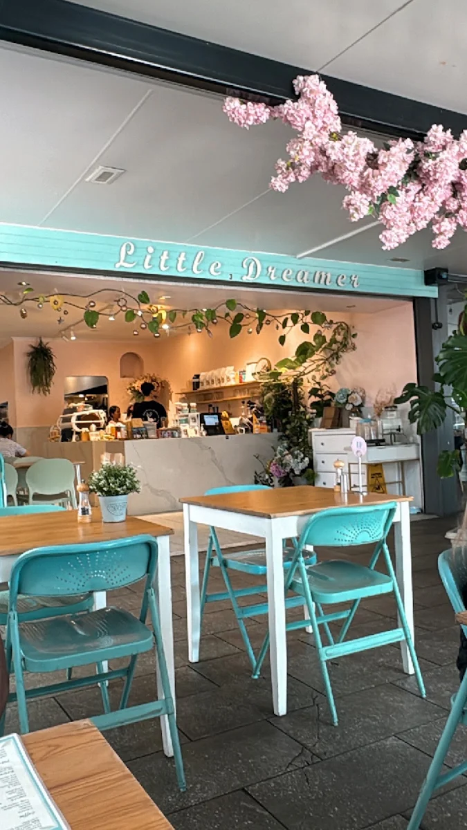 Vibe, Little Dreamer Cafe