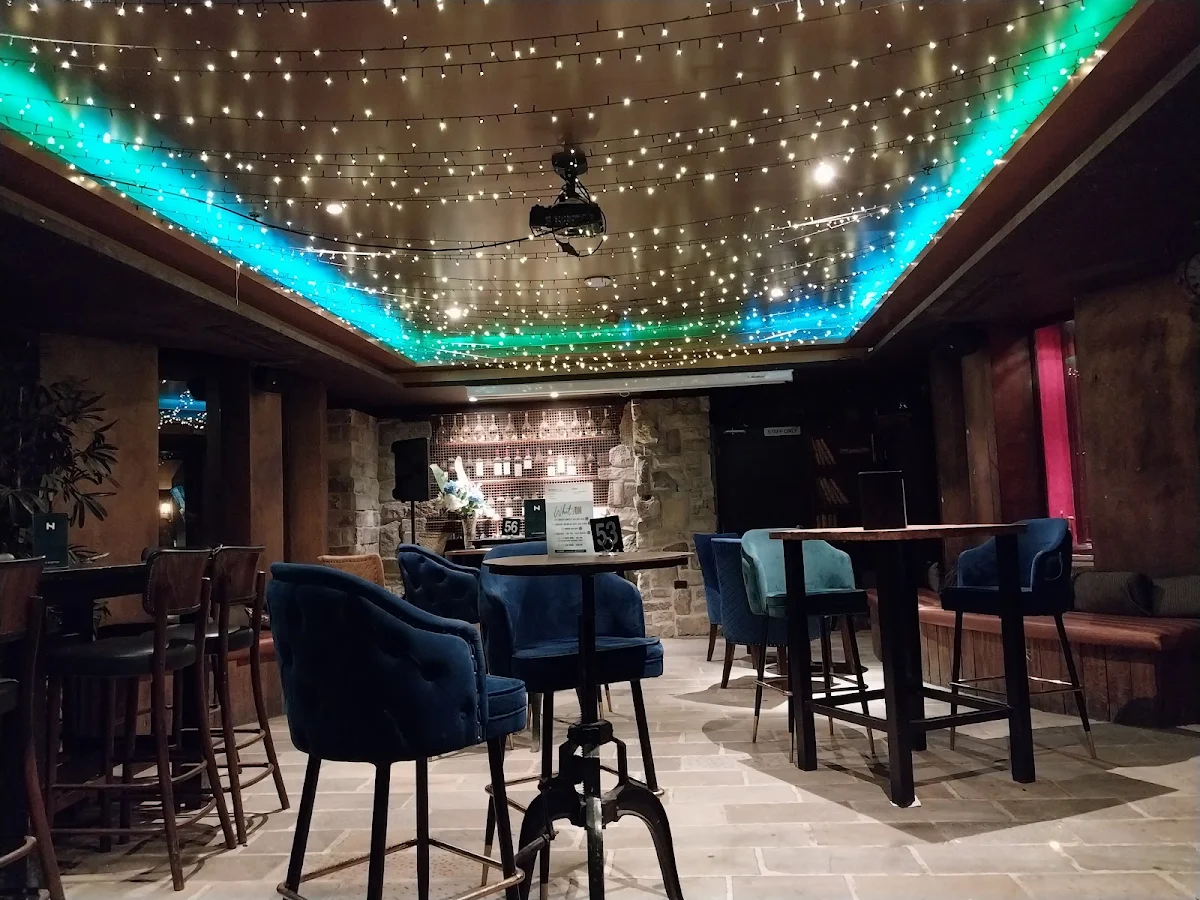 Vibe, Pennys Hotel