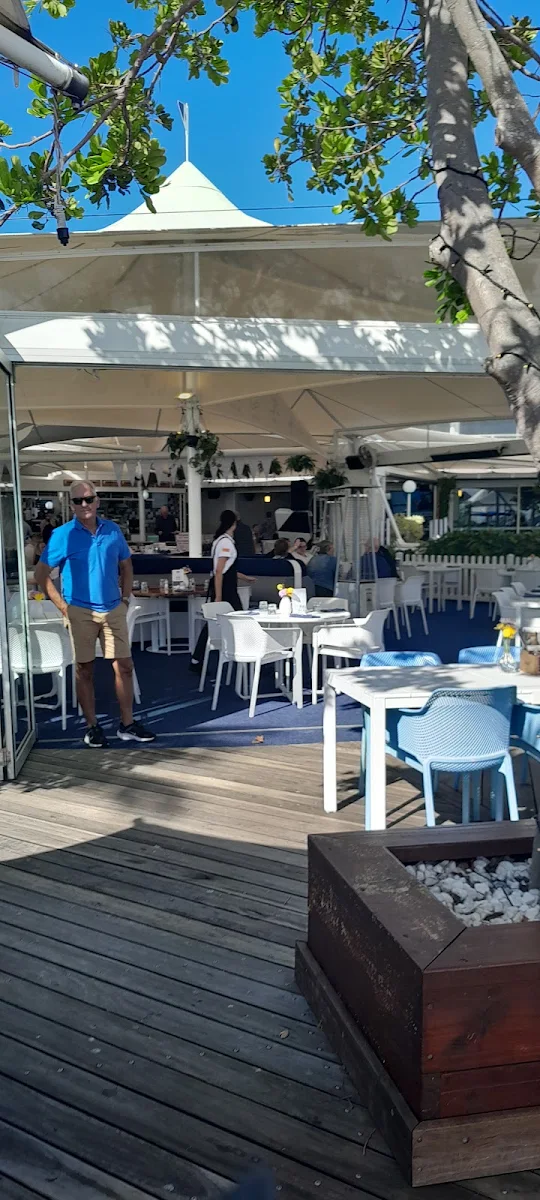 Vibe, RQYS Bistro