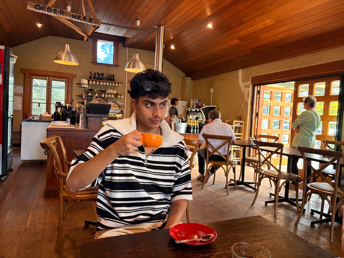 Vibe, Eling Forest Winery Cafe