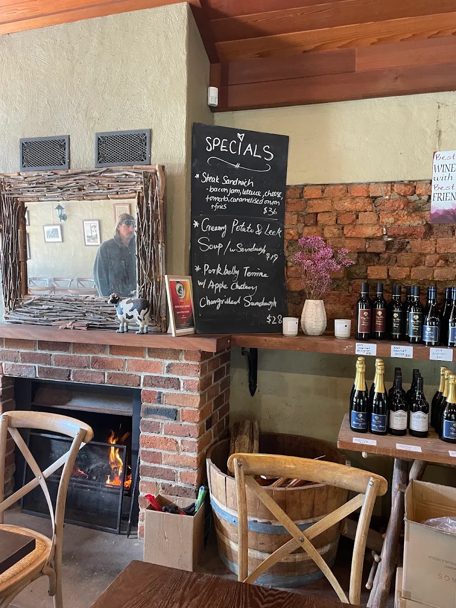 Vibe, Eling Forest Winery Cafe