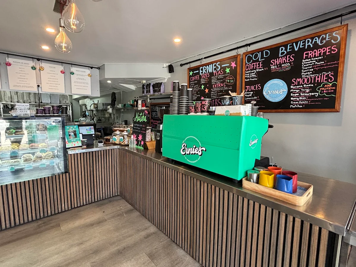 Vibe, Ernies In Annangrove