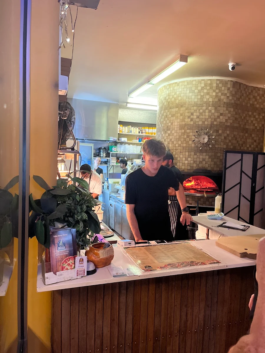 Vibe, Man On The Bike Pizza