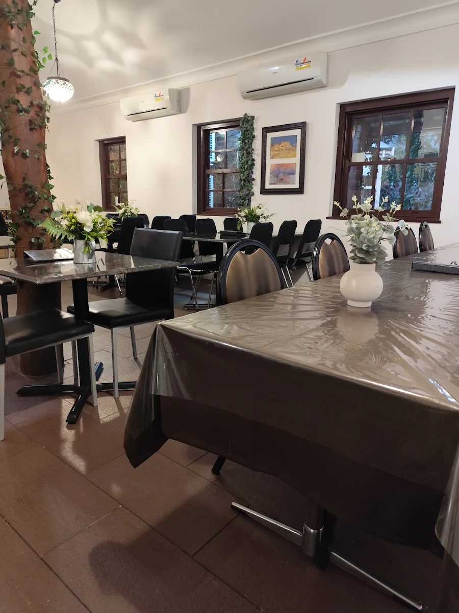Vibe, Baaris Grill