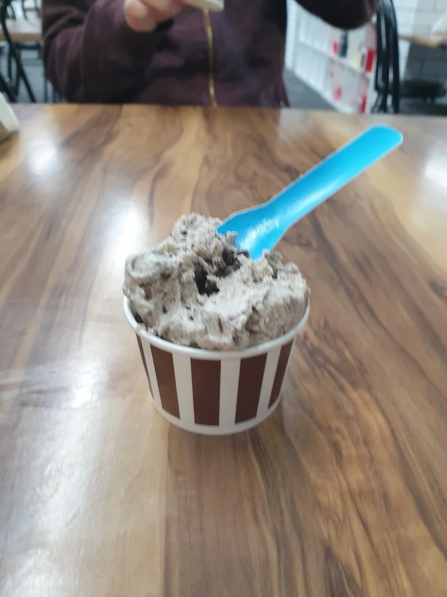 Food & drink, ROLLY'S ICE CREAMERY