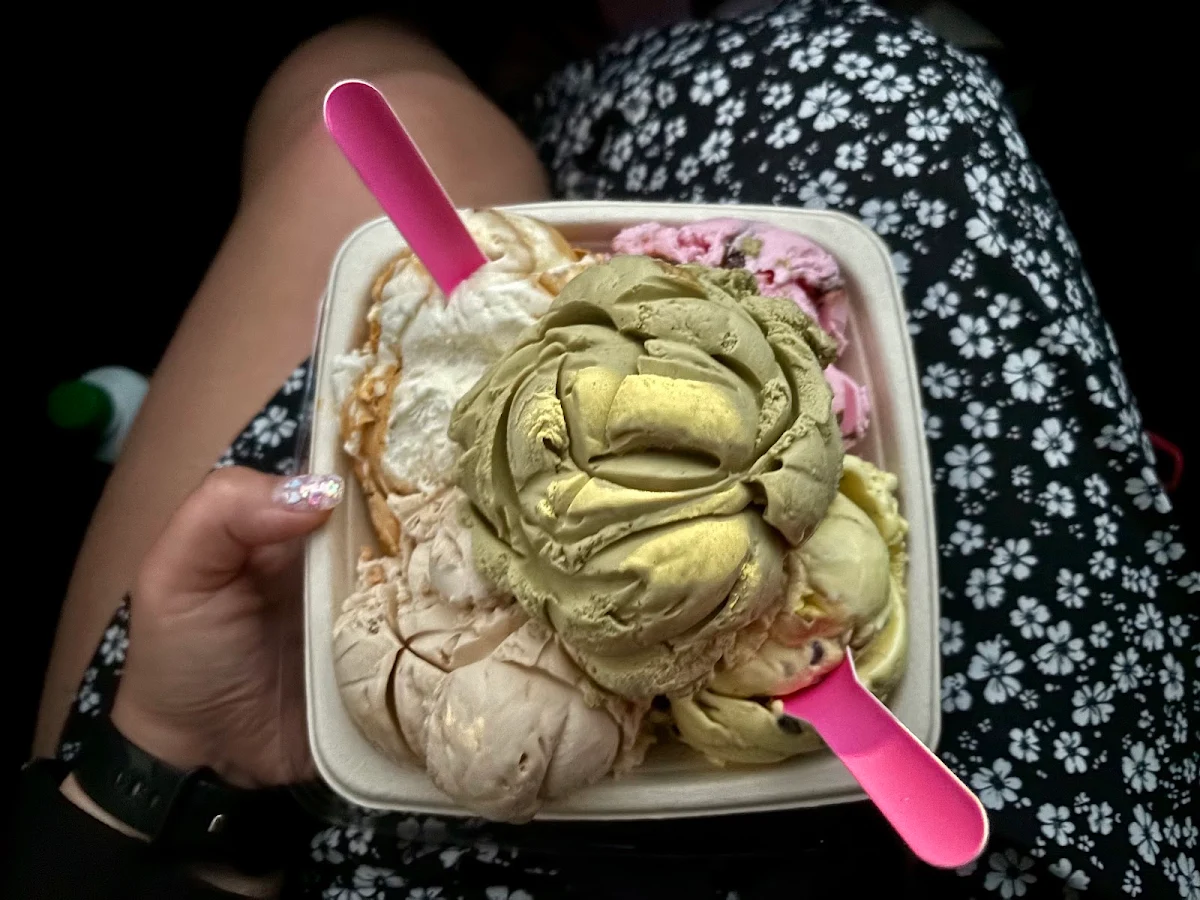 Food & drink, ROLLY'S ICE CREAMERY