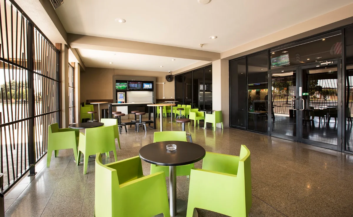 Vibe, Glengala Hotel