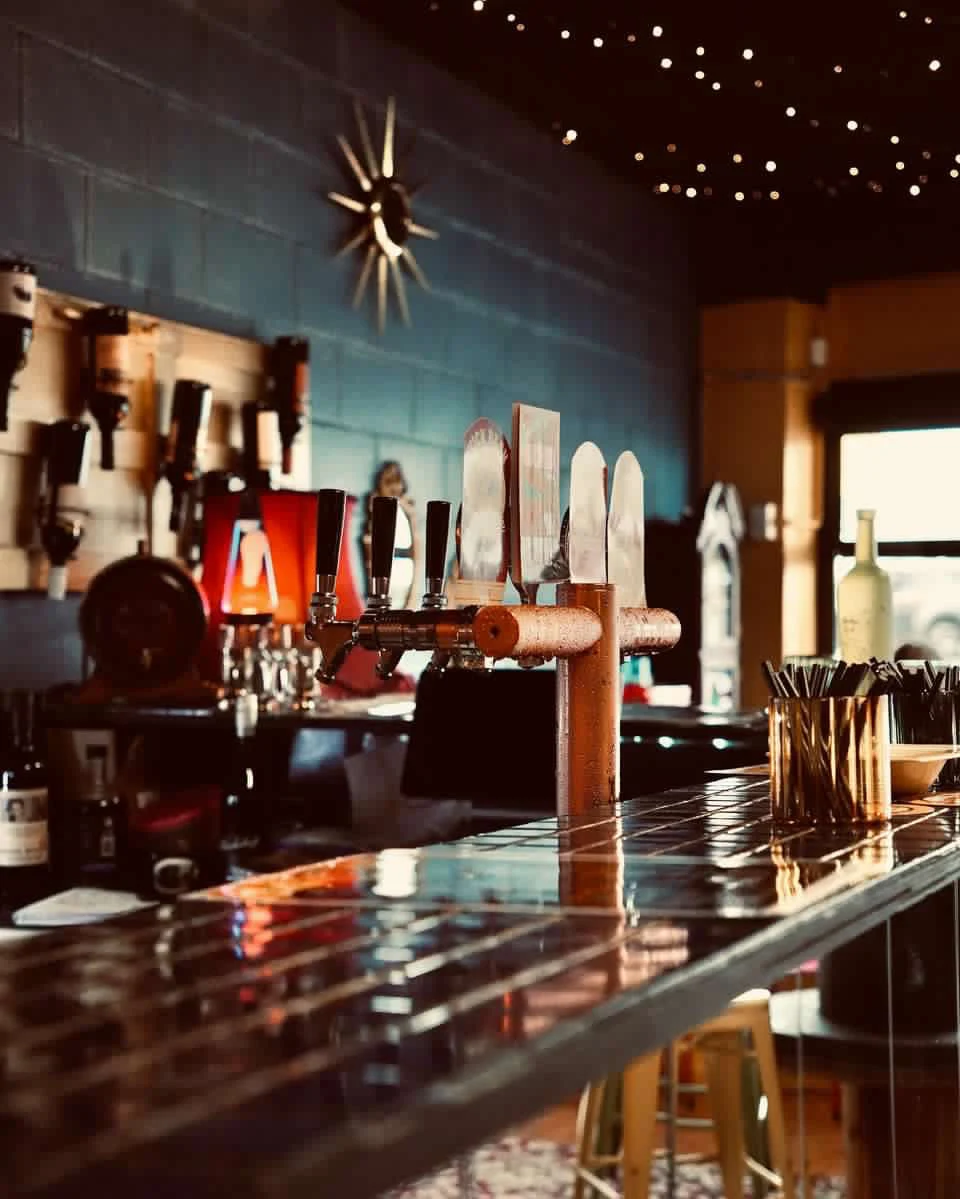 Vibe, Boomers Bar and Kitchen