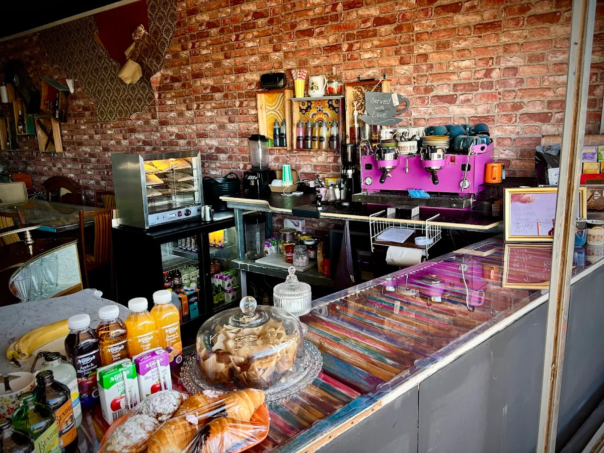 Vibe, Boomers Bar and Kitchen