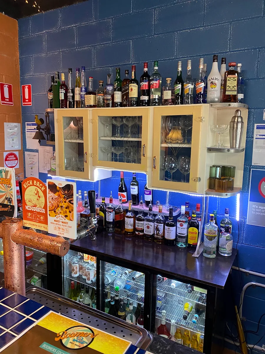 Vibe, Boomers Bar and Kitchen