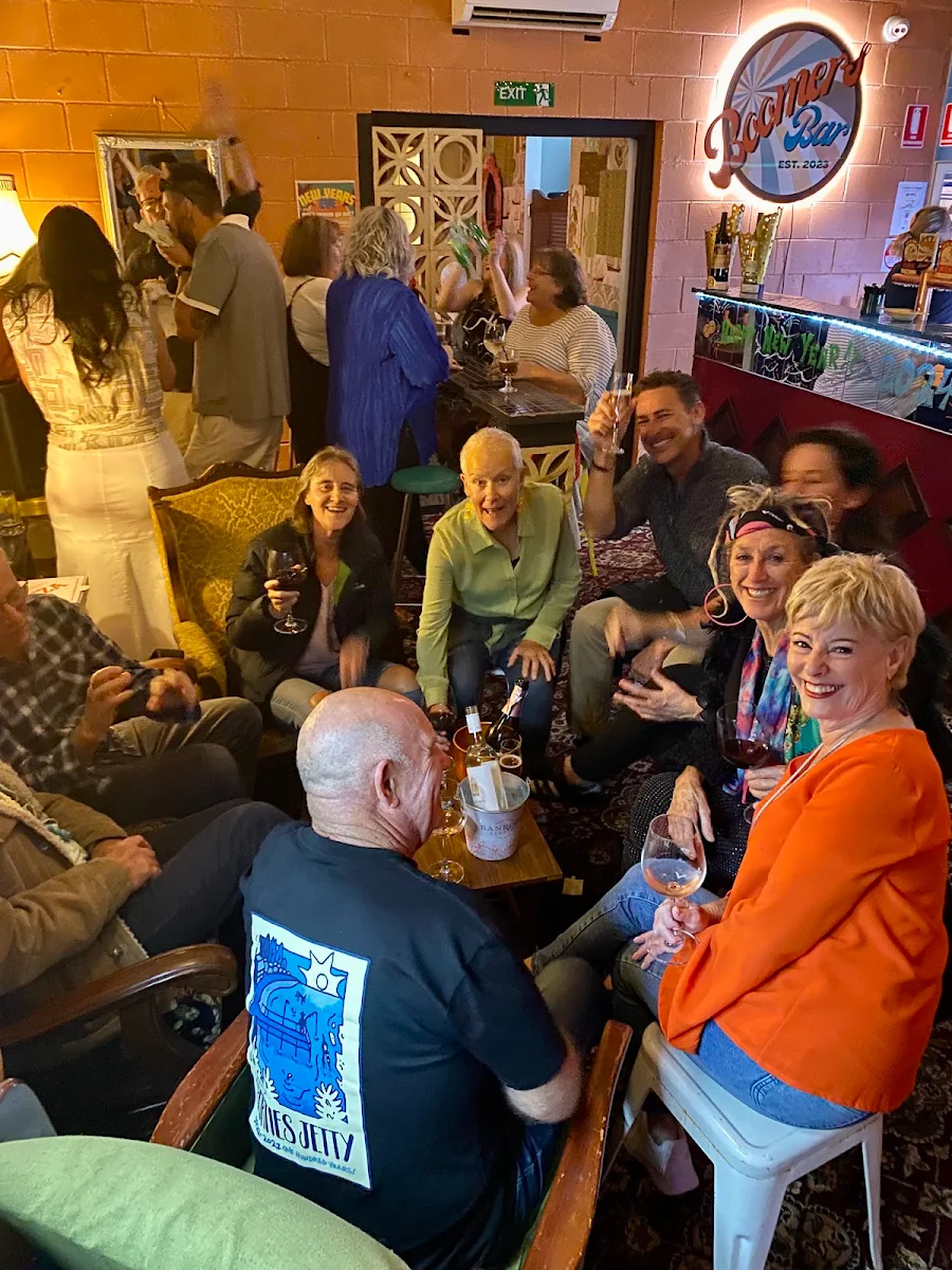 Vibe, Boomers Bar and Kitchen